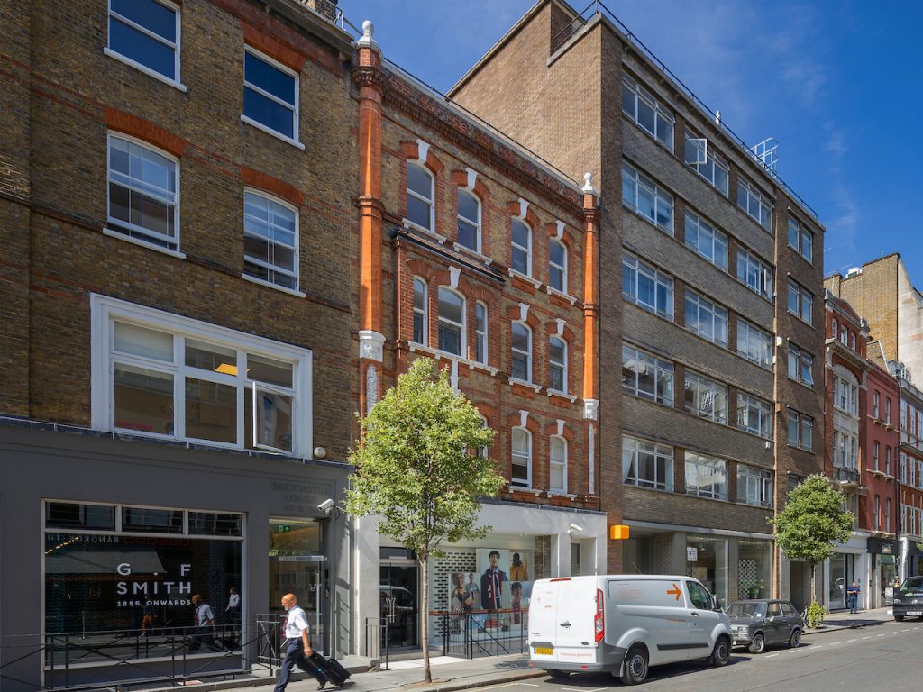 Private Office for rent in Fitzrovia 26 Eastcastle Street Building