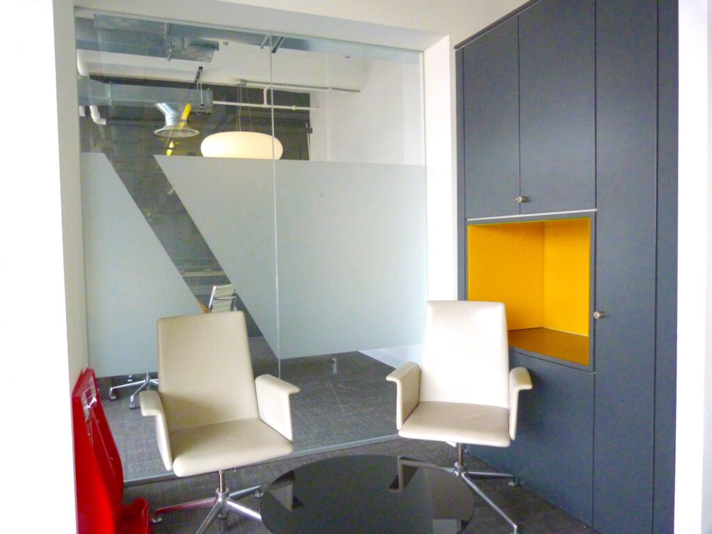 Office For Rent Suite 320 at 50 Eastcastle Street Informal meeting areas